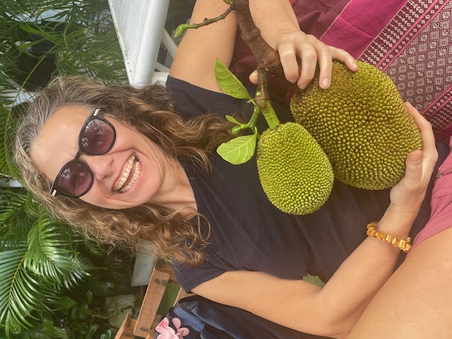 Fresh wellness smoothie for post-massage hydration in Sicily